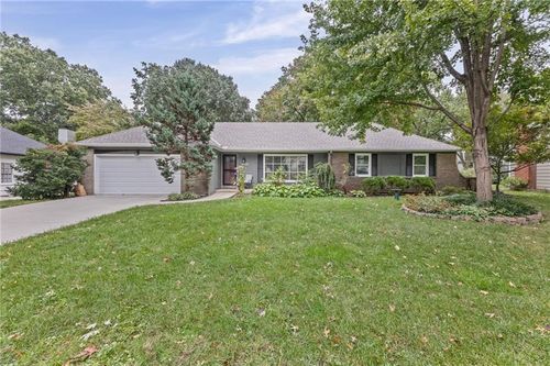 6527 Maple Dr, Mission, KS, 66202-4319 | Card Image