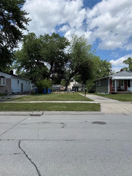 18720 Powers Ave, Dearborn Heights, MI, 48125-3252 | Card Image