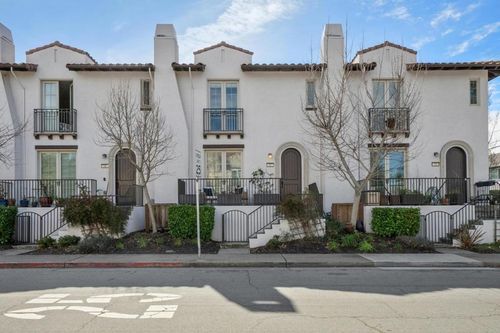 62 Cuesta Dr, Los Altos, CA, 94022-3936 | Card Image