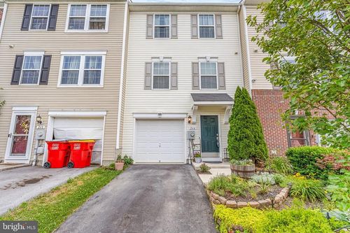244 Rumbling Rock Rd, HEDGESVILLE, WV, 25427-4432 | Card Image