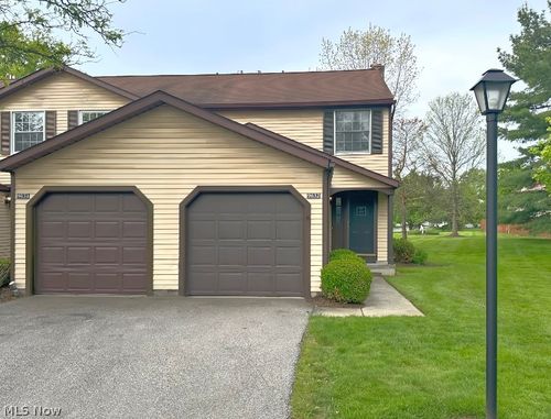 9632 E E. Idlewood Drive, Twinsburg, OH, 44087 | Card Image
