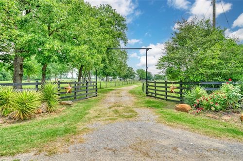 2266 Dutton Ln, Madisonville, TX, 77864-4132 | Card Image