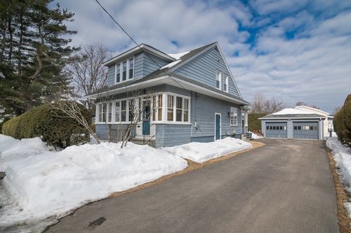 2 Oak St, Easthampton, MA, 01027-1718 | Card Image