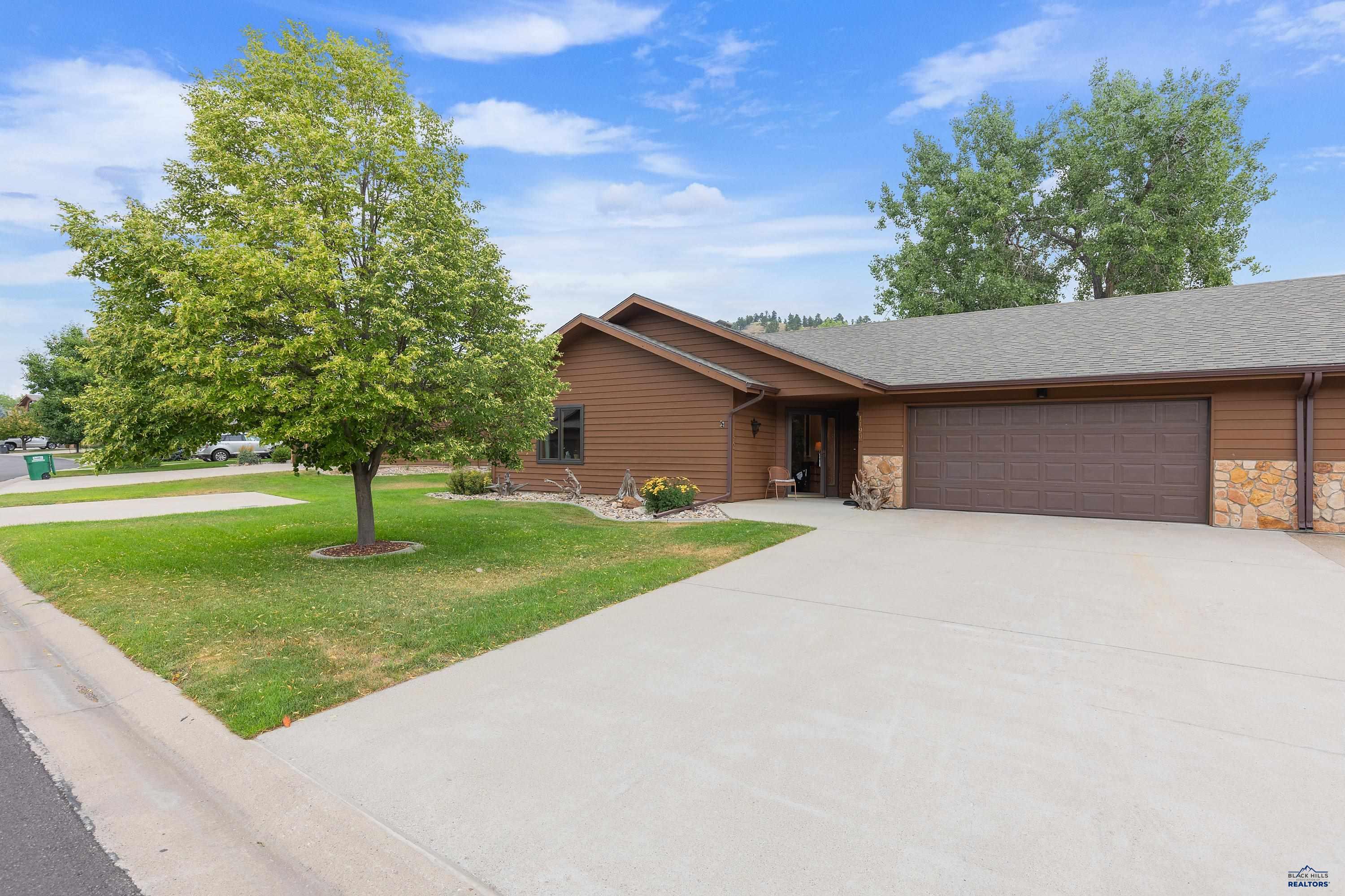Duffer Dr, Rapid City, SD 57702