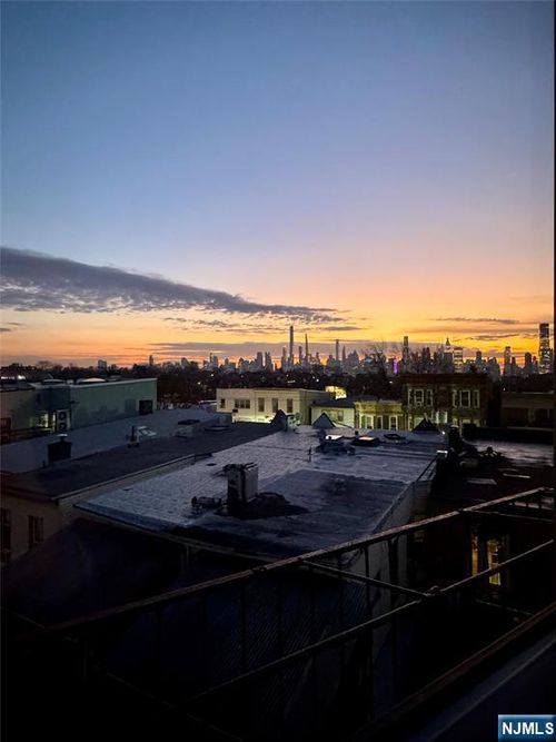 108 32nd St, Union City, NJ, 07087-5829 | Card Image