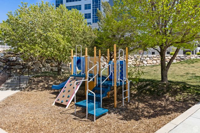202 - 170 W Albion Village Way, Condo with 3 bedrooms, 2 bathrooms and null parking in Sandy UT | Image 6