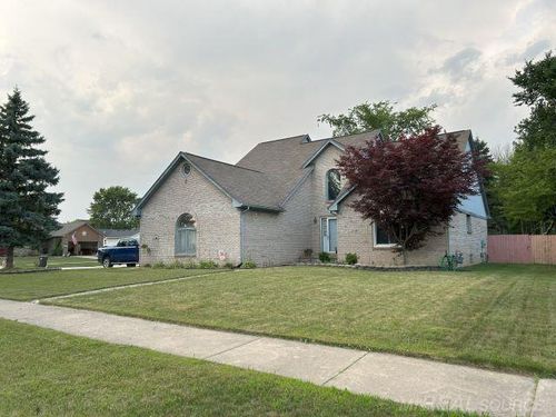 28691 Yorkshire Dr, Chesterfield, MI, 48047-1746 | Card Image