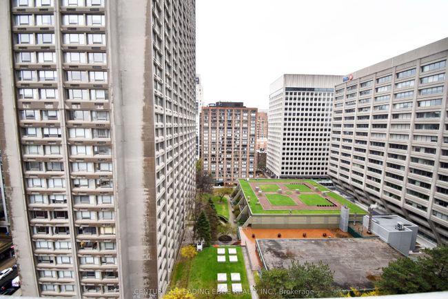 1503 - 21 Balmuto St, Condo with 2 bedrooms, 2 bathrooms and null parking in Toronto ON | Image 17