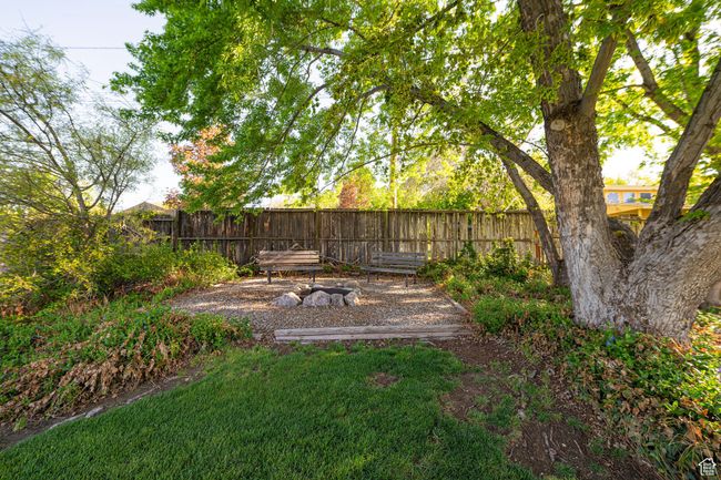 View of yard with fence | Image 10