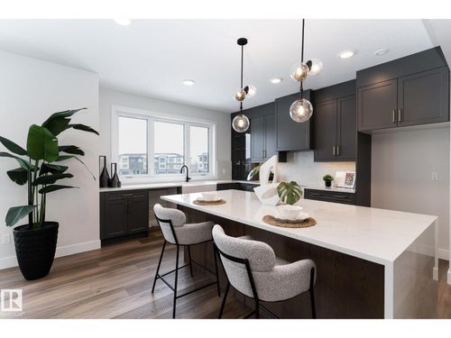 7121 May Cres Nw, Edmonton, AB, T6R0X2 | Card Image