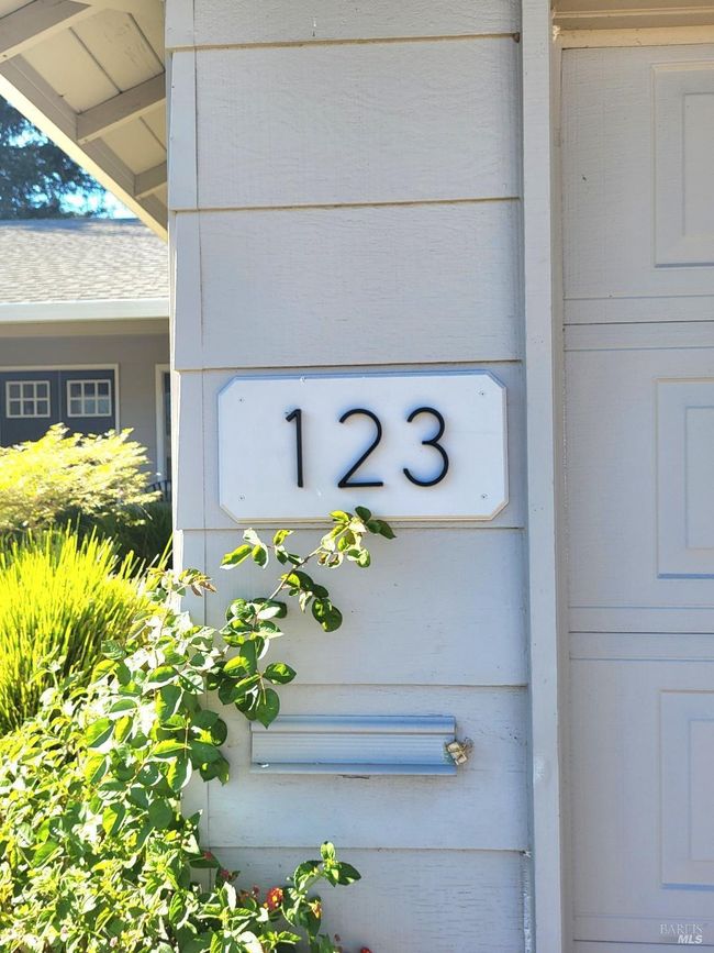 123 Old Oak Ln, House other with 2 bedrooms, 2 bathrooms and 4 parking in Santa Rosa CA | Image 36