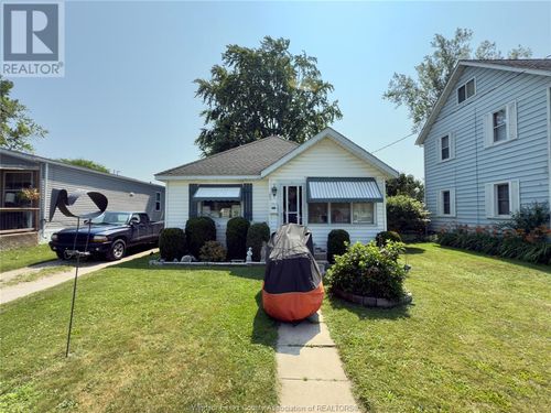 83 Victoria Ave, Kingsville, ON, N9Y1T2 | Card Image