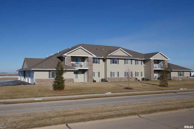 UNIT-201 - 440 E Franklin St, Condo with 2 bedrooms, 2 bathrooms and null parking in Eldridge IA | Image 4