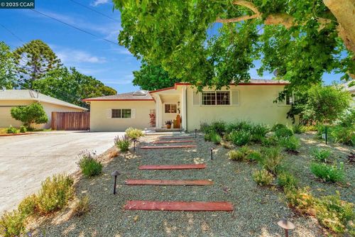 3848 Village Rd, Concord, CA, 94519-1113 | Card Image