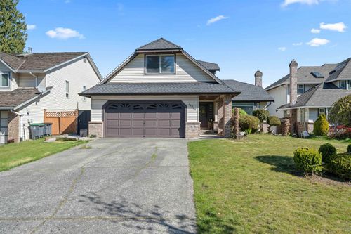 14331 77 A Avenue, House other with 6 bedrooms, 3 bathrooms and 6 parking in Surrey BC | Card Image