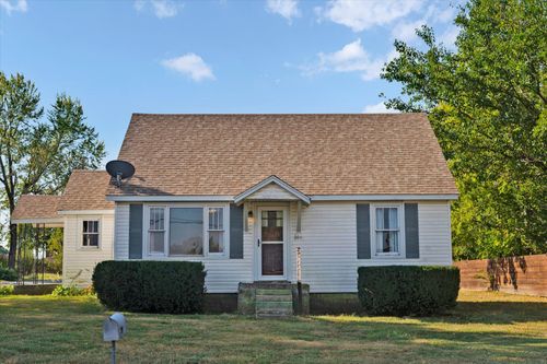 204 E Oak St, Stockton, MO, 65785-8332 | Card Image