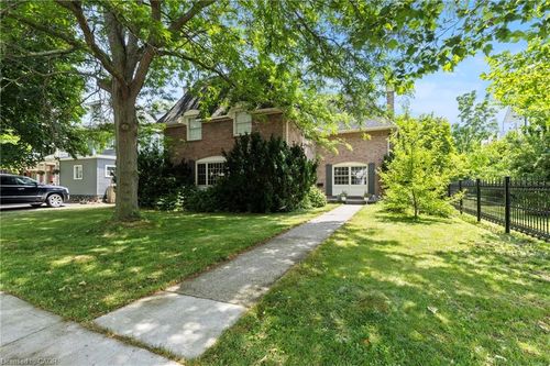 211 Merritt St, Welland, ON, L3C4T8 | Card Image