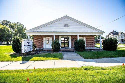 1027 W 4th St, Waterloo, IA, 50702-2803 | Card Image