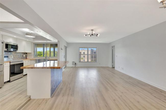 APT-316 - 5540 Tamberlane Cir, Condo with 2 bedrooms, 2 bathrooms and null parking in Palm Beach Gardens FL | Image 11