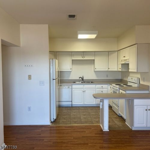 unit-327-100 John T O Leary Blvd, South Amboy, NJ, 08879-3401 | Card Image