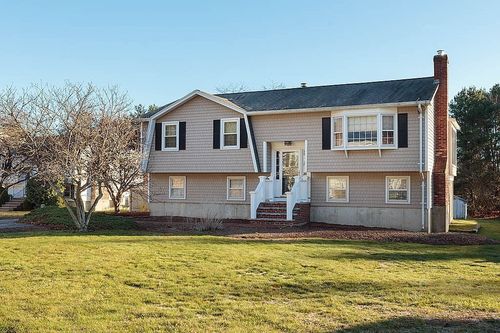 18 Winn Valley Dr, Burlington, MA, 01803-4727 | Card Image