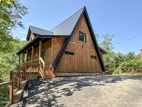 2119 Beach Front Dr, Sevierville, TN, 37876-8960 | Card Image