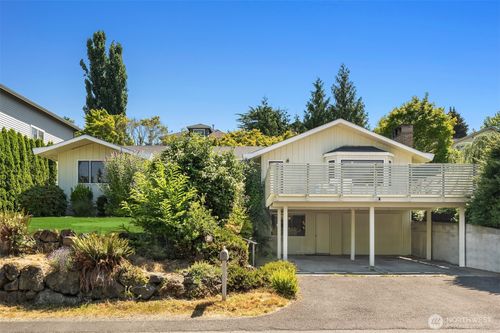 4744 44th Ave Ne, Seattle, WA, 98105-3920 | Card Image