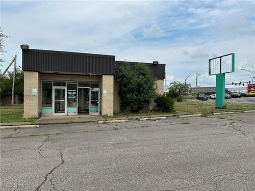 223 Abbe Rd N, Elyria, OH, 44035-3712 | Card Image