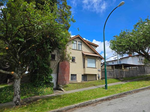 4390 Nanaimo St, Vancouver, BC, V5N5J1 | Card Image