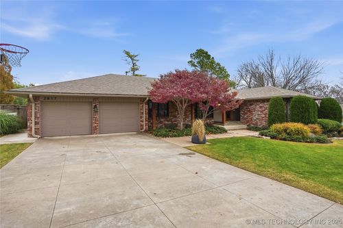 2817 E 39th St, Tulsa, OK, 74105-3701 | Card Image