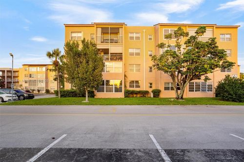 203-2861 Somerset Dr, Lauderdale Lakes, FL, 33311-1964 | Card Image
