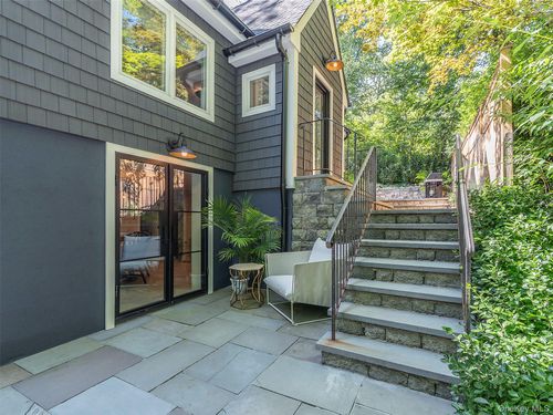 12 Winding Way, Sea Cliff, NY, 11579-1116 | Card Image