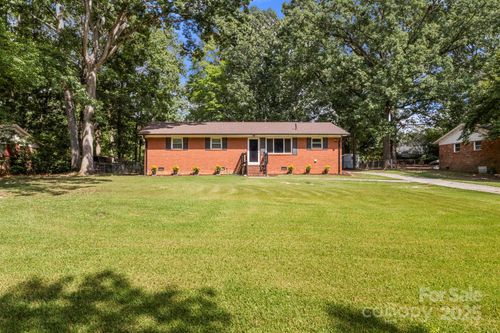 308 Forest Park Rd, Matthews, NC, 28104-4361 | Card Image