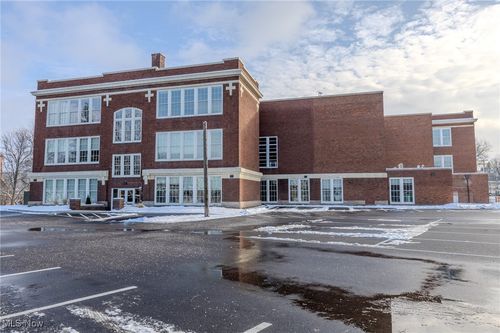 25 Public Sq, Willoughby, OH, 44094-7863 | Card Image