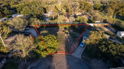 11 Rosebud Cir, Uvalde, TX, 78801-4251 | Card Image