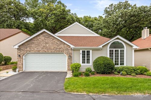 17 White Oak Ln, Elgin, IL, 60123-2200 | Card Image