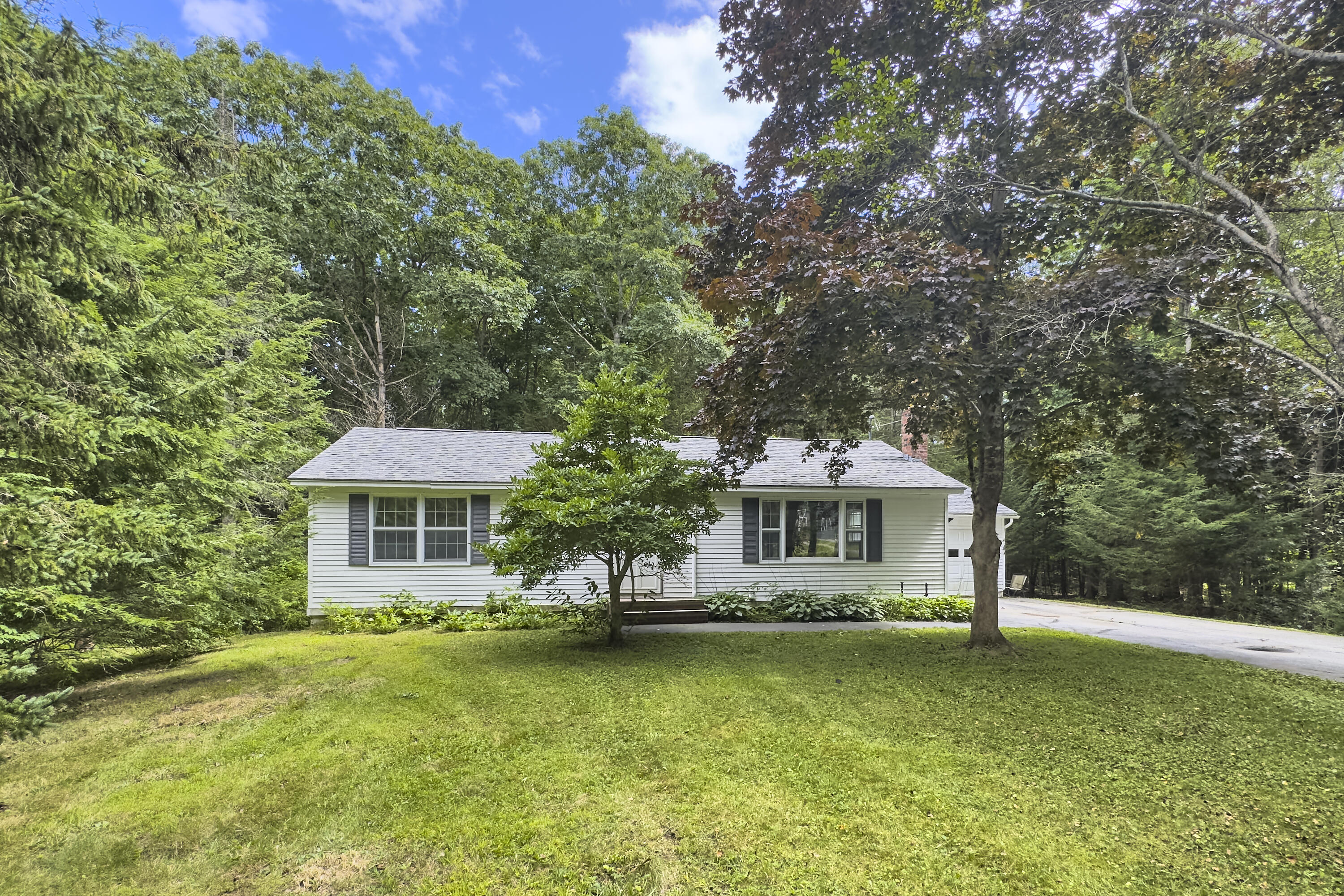 Woodcrest Ave, Camden, ME 04843
