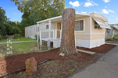 306 Sandlewood Dr, Grants Pass, OR, 97526-9044 | Card Image