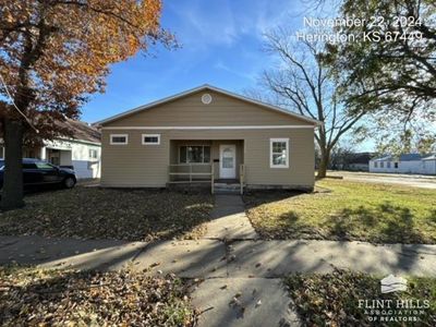 436 S C Street, House other with 3 bedrooms, 2 bathrooms and null parking in Herington KS | Image 1