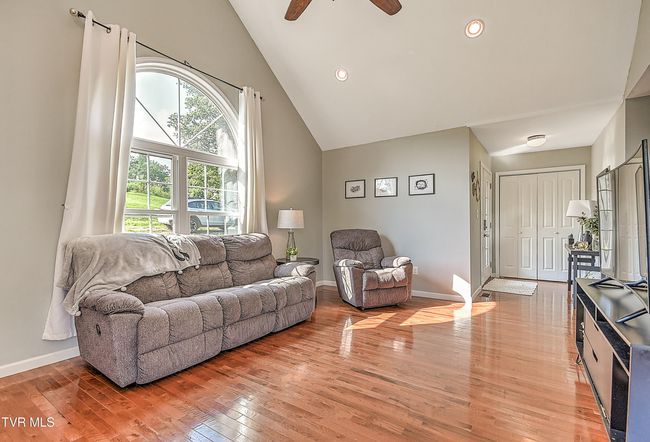 517 W Glade St, House other with 3 bedrooms, 3 bathrooms and null parking in Glade Spring VA | Image 11