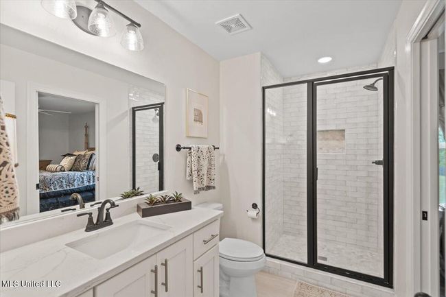 Bathroom 3 | Image 18