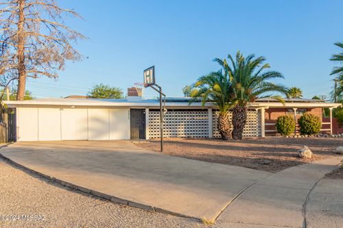 5672 E Alta Vista St, Tucson, AZ, 85712-2204 | Card Image