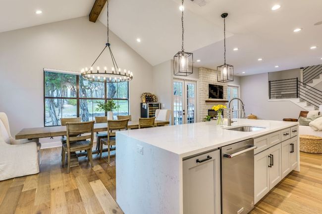 This layout makes for effortless entertaining. | Image 13