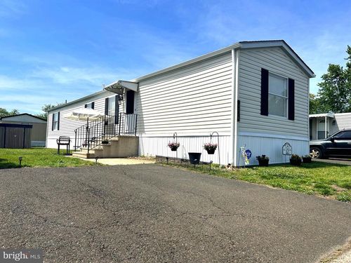 9812 Lawson Dr, MORRISVILLE, PA, 19067-6121 | Card Image