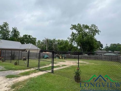 212 Rogers Ave, Henderson, TX, 75654-3915 | Card Image