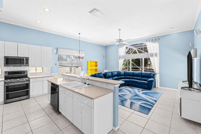 5946 Bay Hill Cir, House other with 4 bedrooms, 2 bathrooms and null parking in Lake Worth FL | Image 13