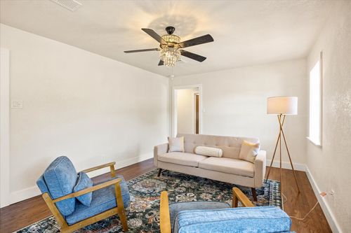 201 E 3rd St, Weatherford, TX, 76086-2111 | Card Image