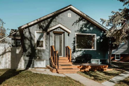 212 8 St Se, Medicine Hat, AB, T1A1L5 | Card Image