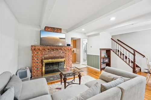 4 Poplar Ave, Stony Brook, NY, 11790-1719 | Card Image