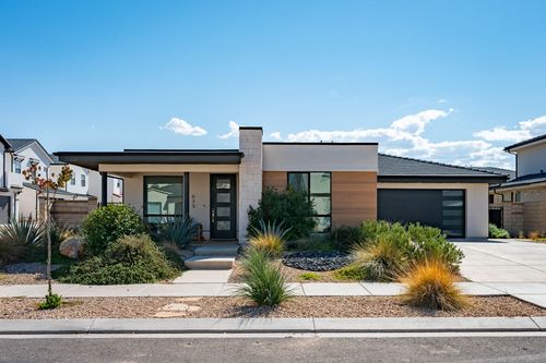 633 W Emerald Point Dr, St George, UT, 84790-2702 | Card Image